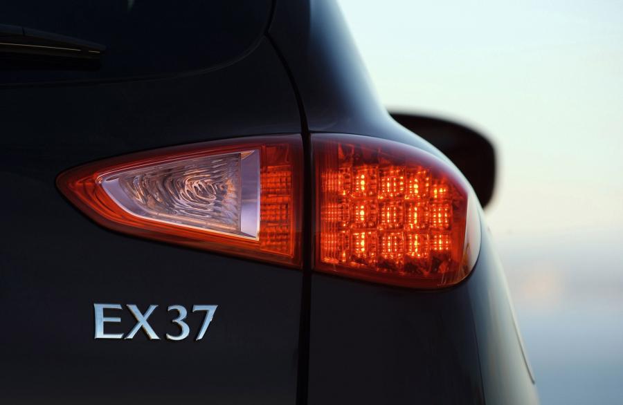  Infiniti EX37 2008 года  (фото 24 из 40)